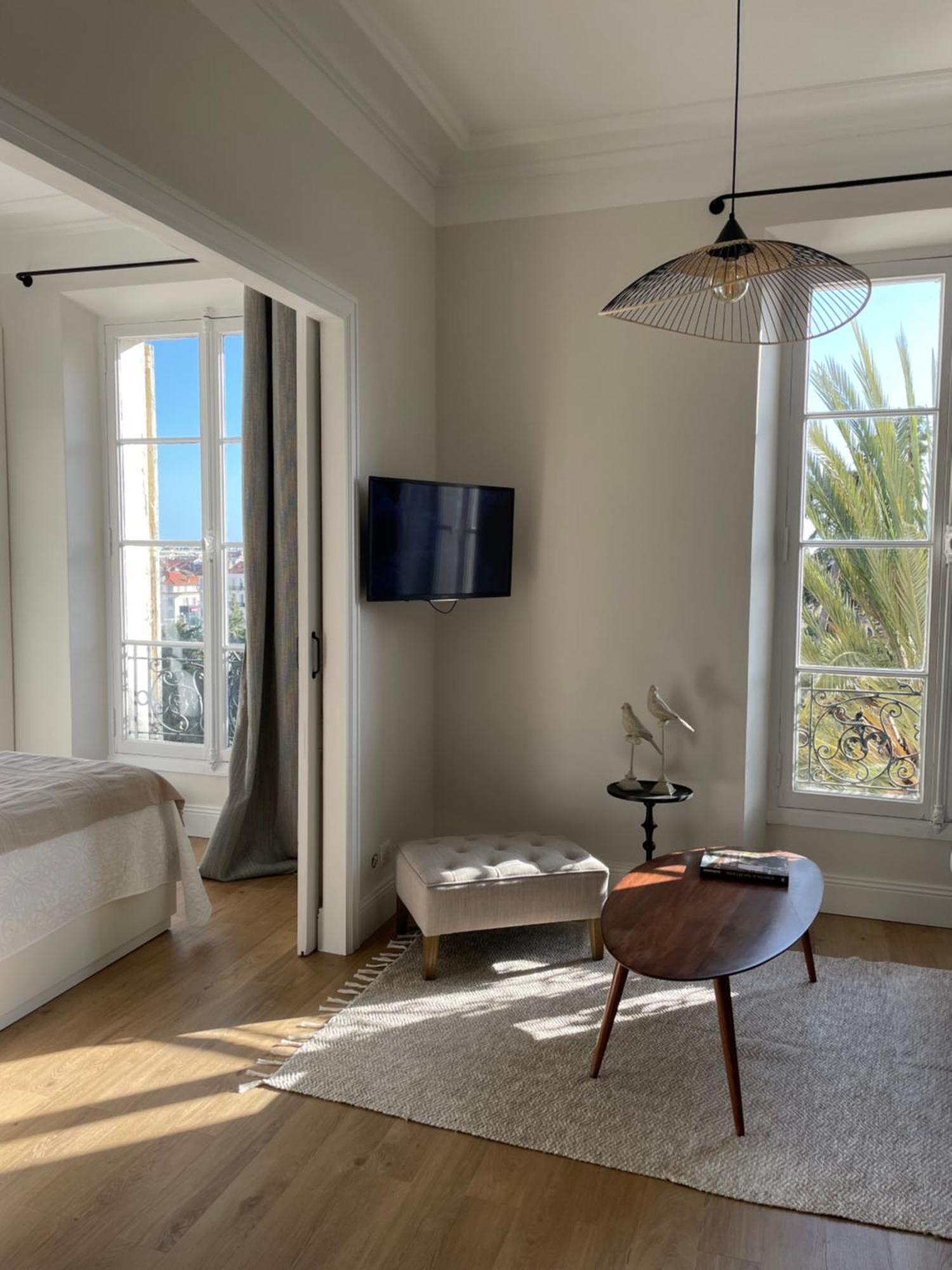 Superbe T2 Climatise Au Centre + Parking Appartement